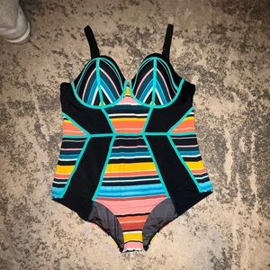 TORRID BLACK & MULTI STRIPE UNDERWIRE ONE-PIECE SWIMSUIT